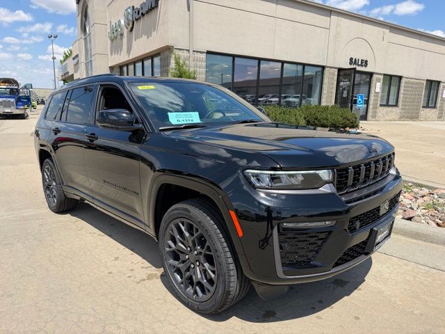 2026 Jeep Grand Cherokee L Summit 4x4's photo