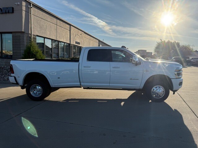 2026 Ram 3500 Longhorn photo 4