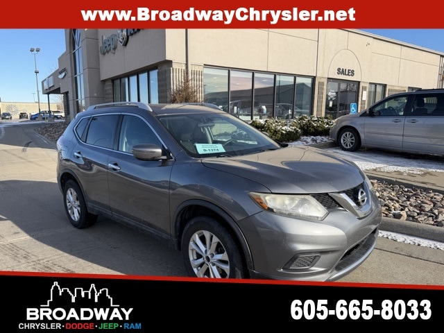 2016 Nissan Rogue SV's photo
