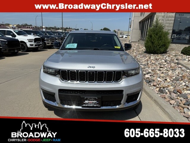 2022 Jeep Grand Cherokee Limited photo 2