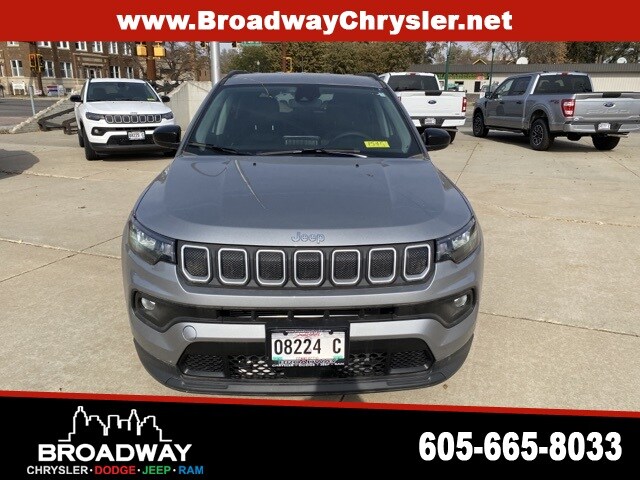 2022 Jeep Compass Latitude photo 3