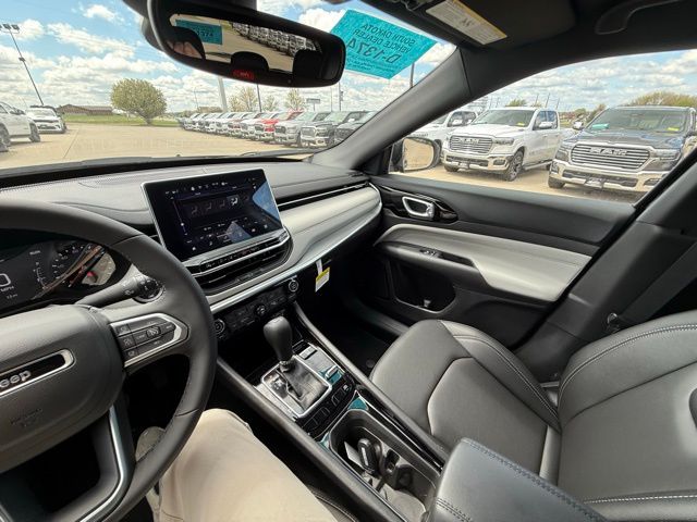 2025 Jeep Compass Limited - Photo 14
