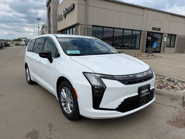 2027 Chrysler Pacifica Select's photo