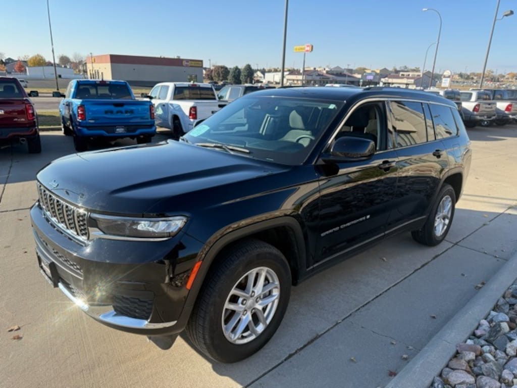 Used 2023 Jeep Grand Cherokee L Laredo SUV