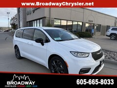 2026 Chrysler Pacifica SELECT Passenger Van