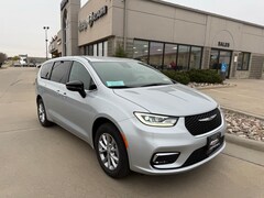 2026 Chrysler Pacifica SELECT AWD Passenger Van