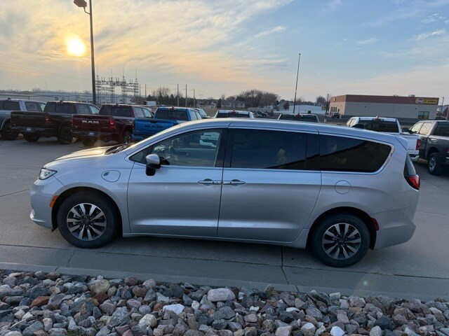 2023 Chrysler Pacifica Hybrid Touring L photo 4
