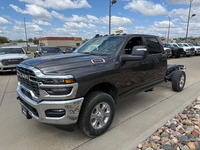 2025 Ram 3500 Tradesman photo 3