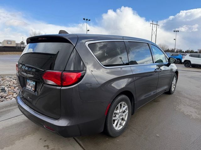 2023 Chrysler Voyager LX - Photo 6