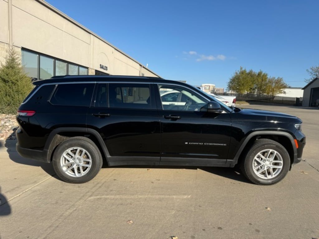 Used 2023 Jeep Grand Cherokee L Laredo SUV