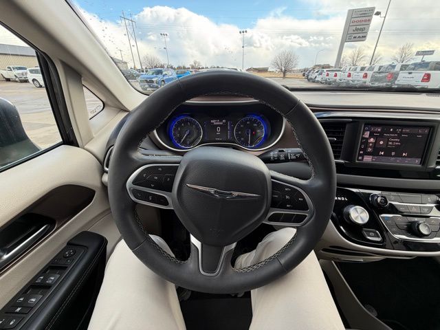 2023 Chrysler Voyager LX - Photo 17