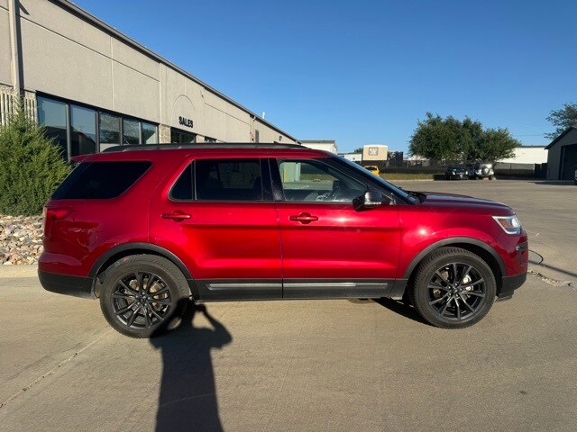 2018 Ford Explorer XLT photo 3