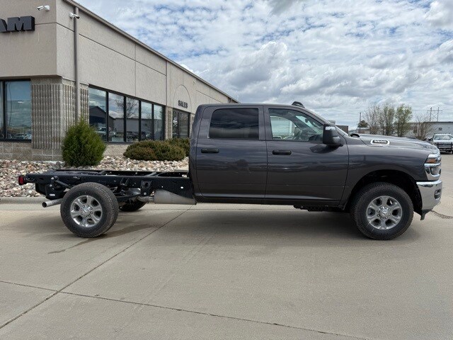 2025 Ram 3500 Tradesman photo 4