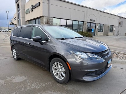2023 Chrysler Voyager LX Minivan/Van