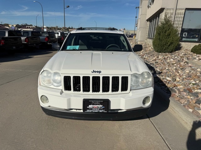 Used 2005 Jeep Grand Cherokee Laredo with VIN 1J4HR48N25C512651 for sale in Yankton, SD