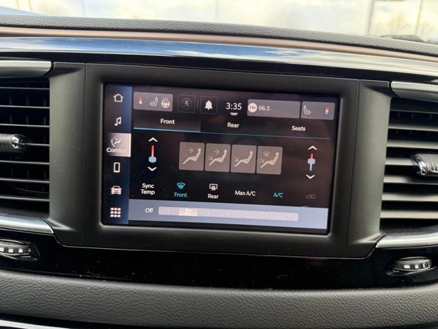 2023 Chrysler Voyager LX - Photo 22