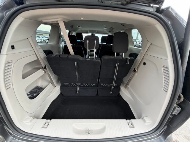 2023 Chrysler Voyager LX - Photo 13