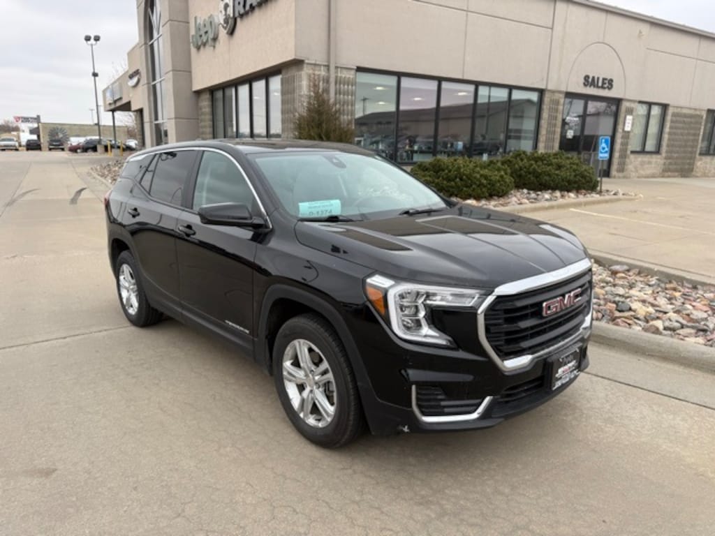 Used 2024 GMC Terrain SLE SUV