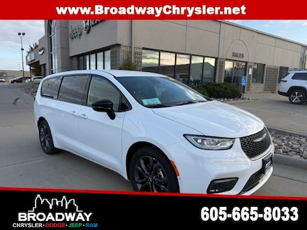 2026 Chrysler Pacifica SELECT Passenger Van