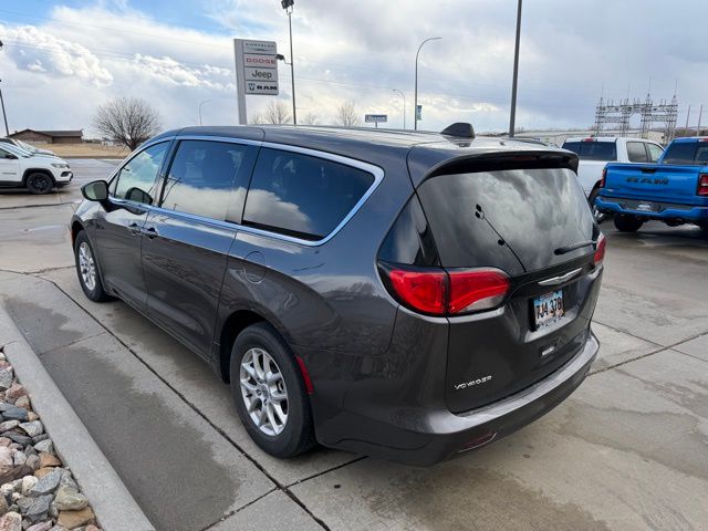 2023 Chrysler Voyager LX - Photo 8