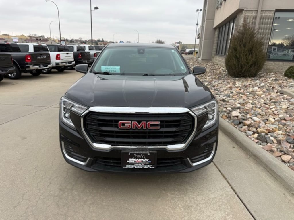 Used 2024 GMC Terrain SLE SUV