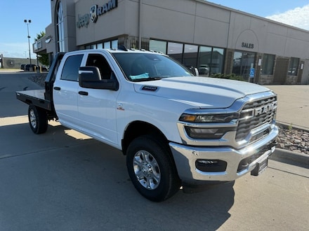 2025 Ram 3500 Chassis Cab 3500 TRADESMAN CREW CAB CHASSIS 4X4 60' CA Pickup