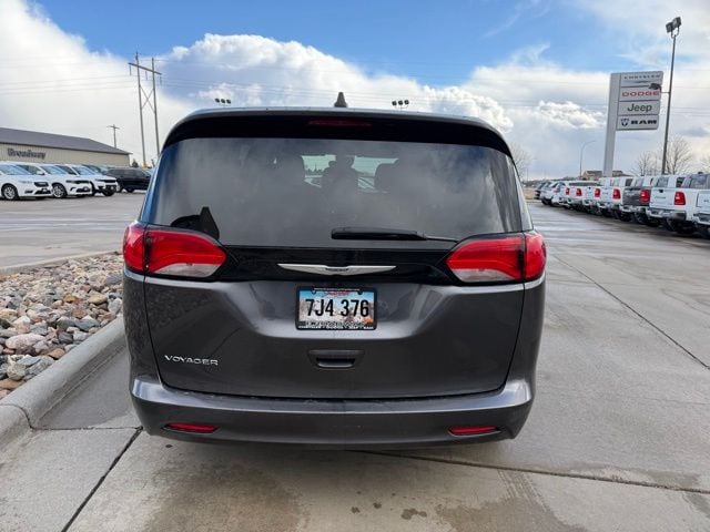2023 Chrysler Voyager LX - Photo 7