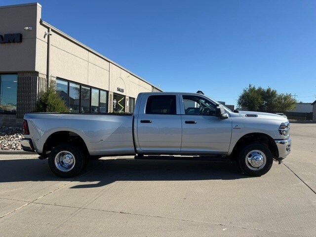 2026 Ram 3500 Tradesman photo 4