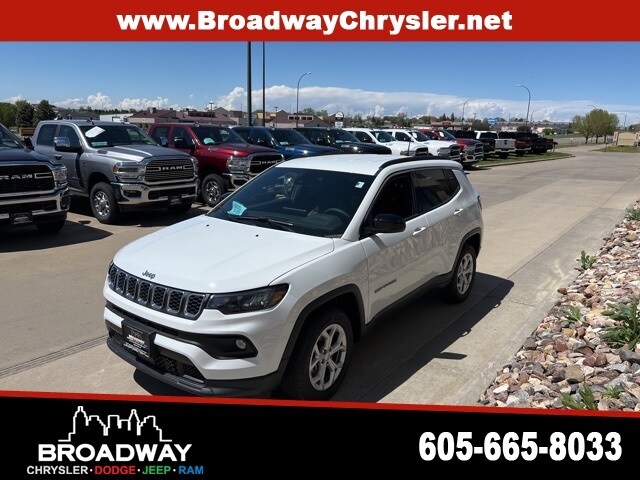 2024 Jeep Compass Latitude photo 3