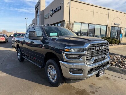2026 Ram 2500 TRADESMAN CREW CAB 4X4 6'4 BOX Pickup