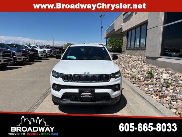 2024 Jeep Compass Latitude photo 2