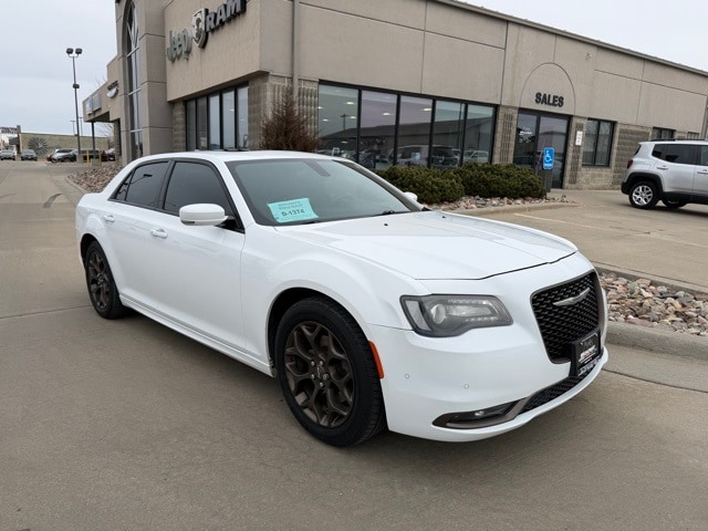 2016 Chrysler 300 S's photo