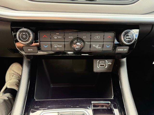 2025 Jeep Compass Limited - Photo 16