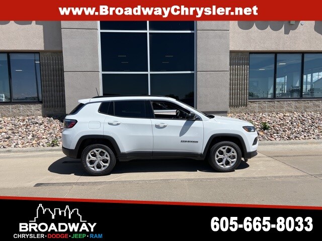 2024 Jeep Compass Latitude photo 4
