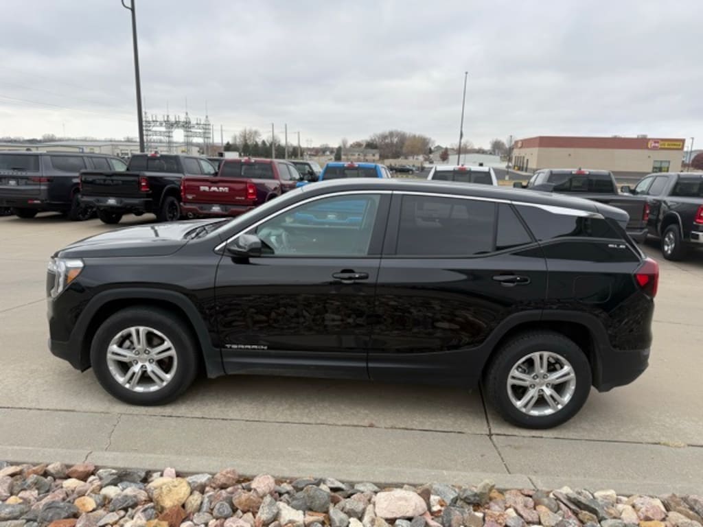 Used 2024 GMC Terrain SLE SUV
