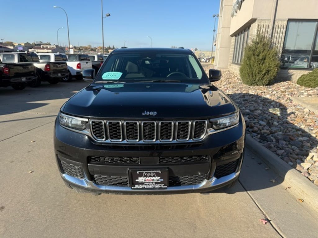 Used 2023 Jeep Grand Cherokee L Laredo SUV