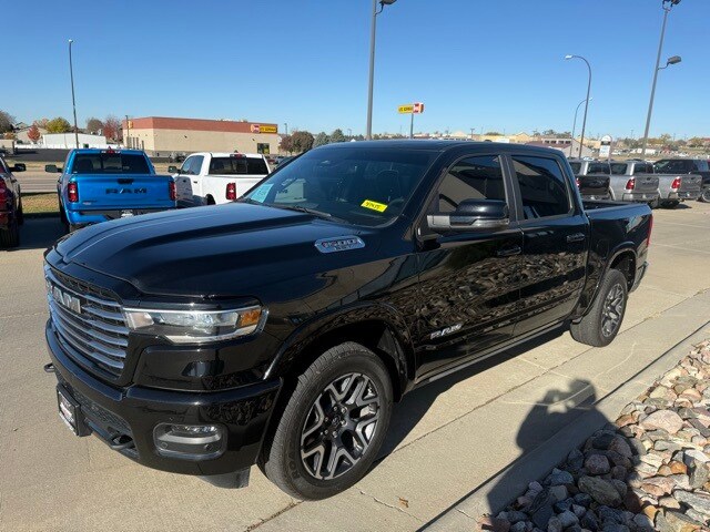 2025 Ram 1500 Laramie photo 3