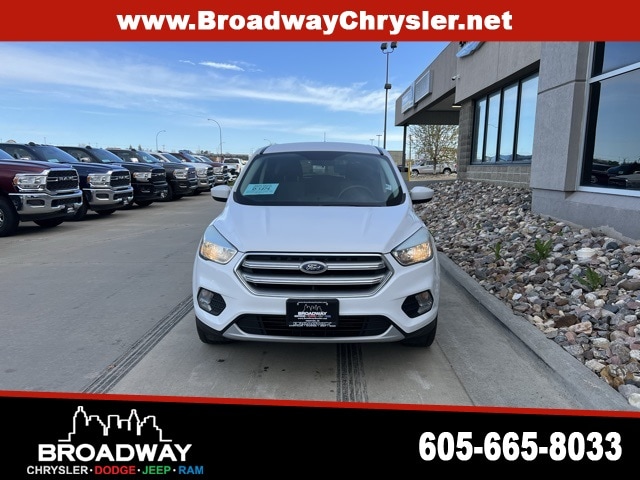 Used 2017 Ford Escape SE with VIN 1FMCU9G94HUB89018 for sale in Yankton, SD