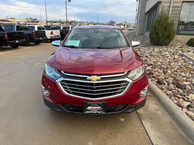 Used 2018 Chevrolet Equinox Premier with VIN 2GNAXVEV9J6191371 for sale in Yankton, SD