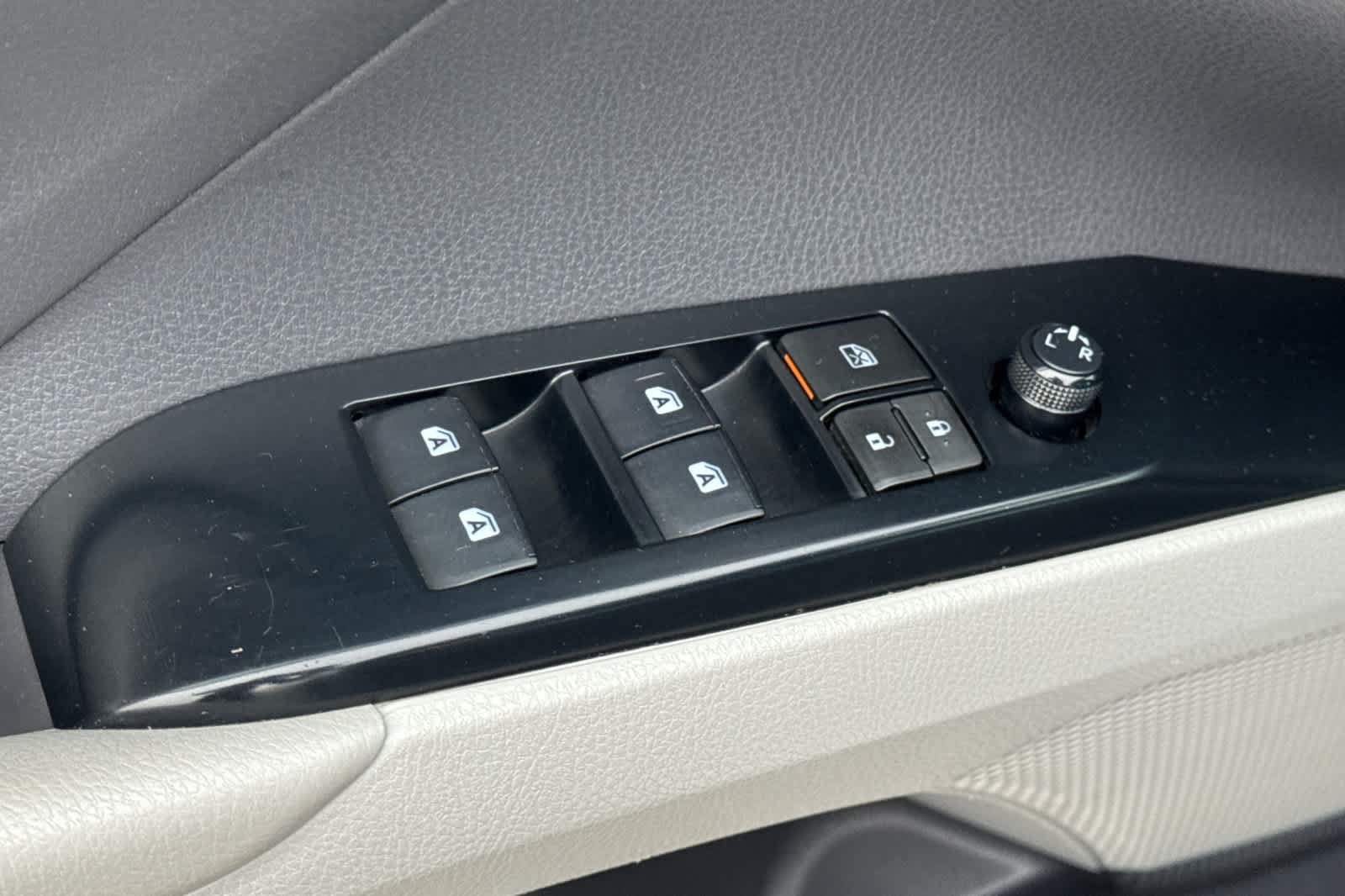 Thumbnail: 2018 Toyota Camry - 13