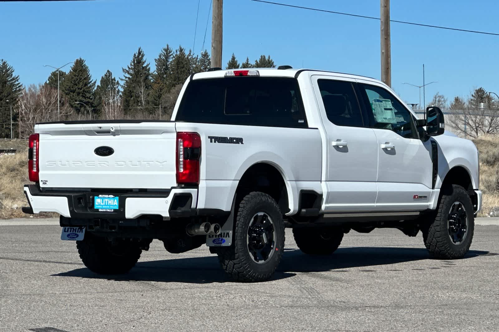 2025 Ford F-350 Lariat photo 2