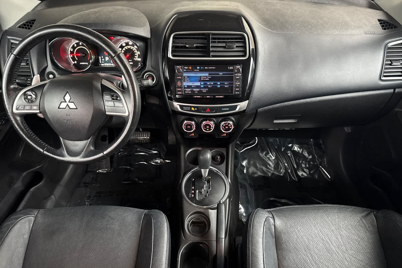 Thumbnail: 2015 Mitsubishi Outlander Sport - 3