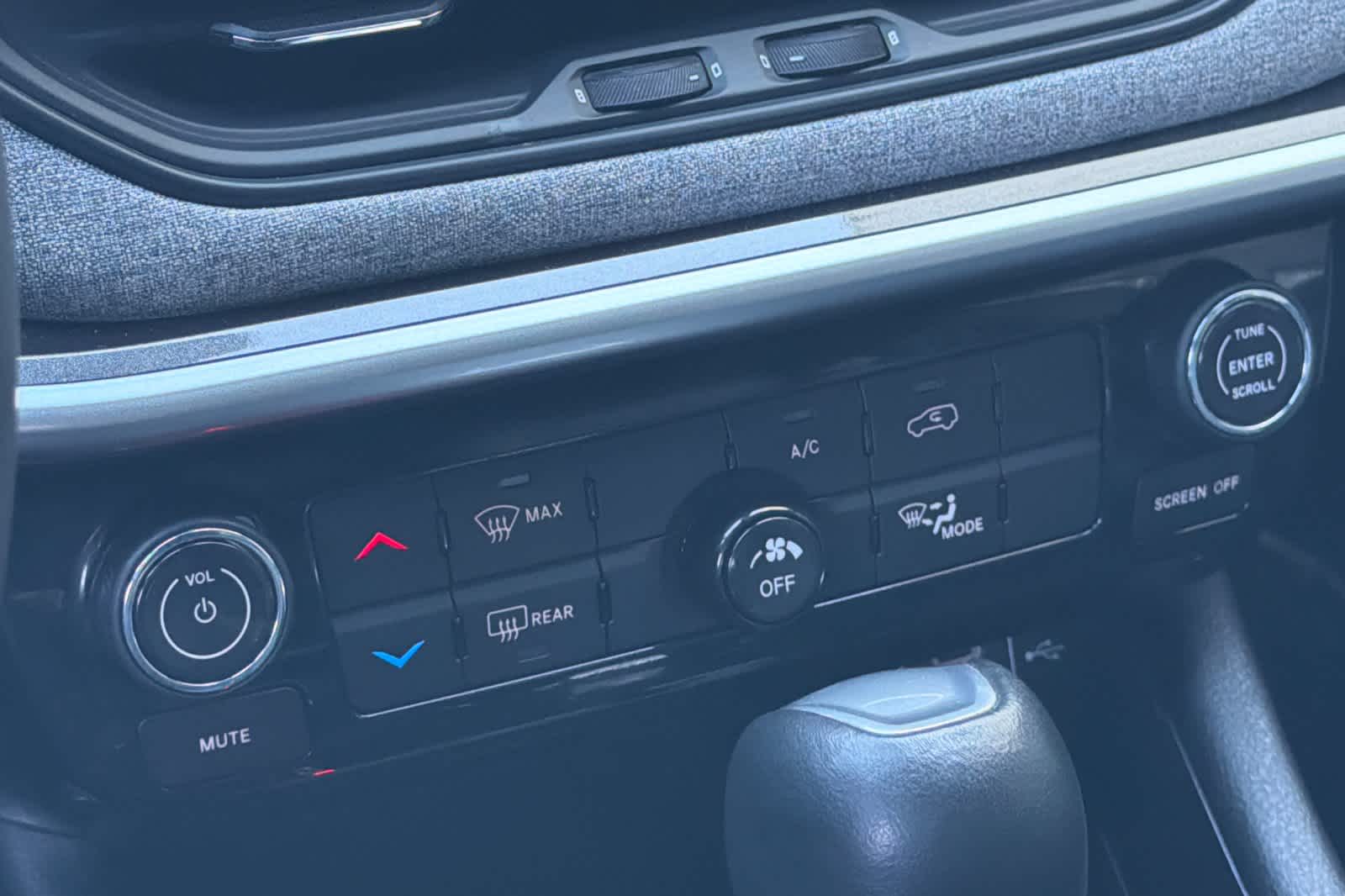 Thumbnail: 2023 Jeep Compass - 20