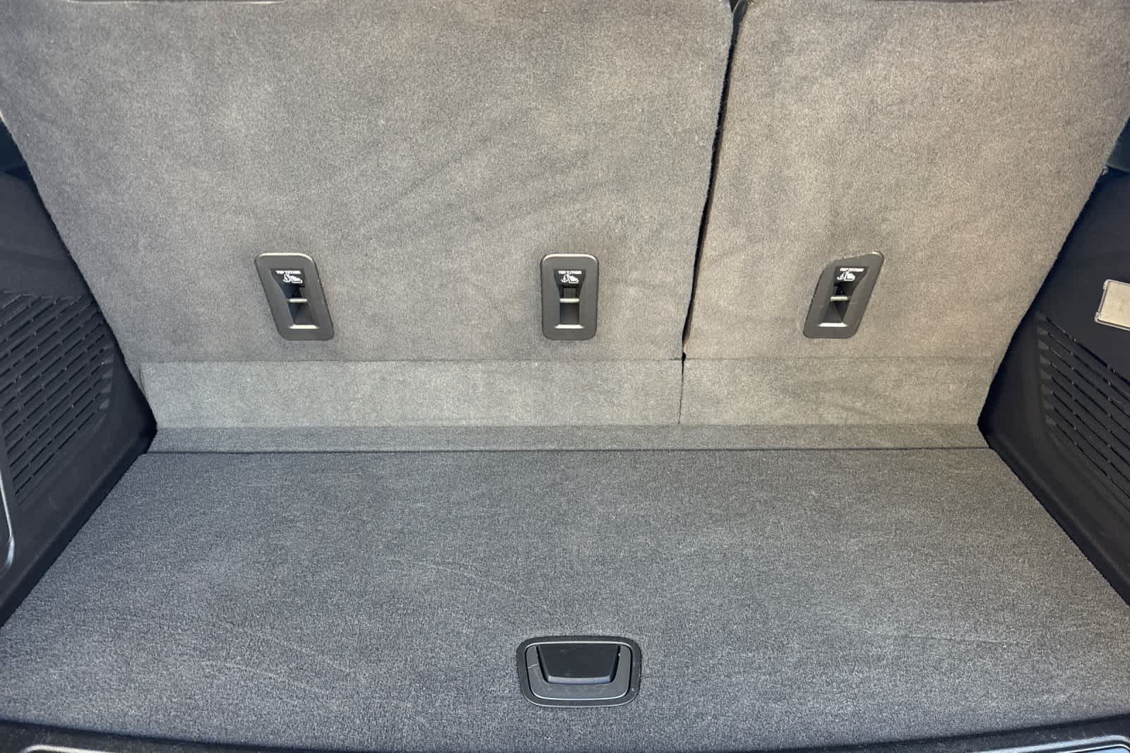 Thumbnail: 2022 Chevrolet Tahoe - 17