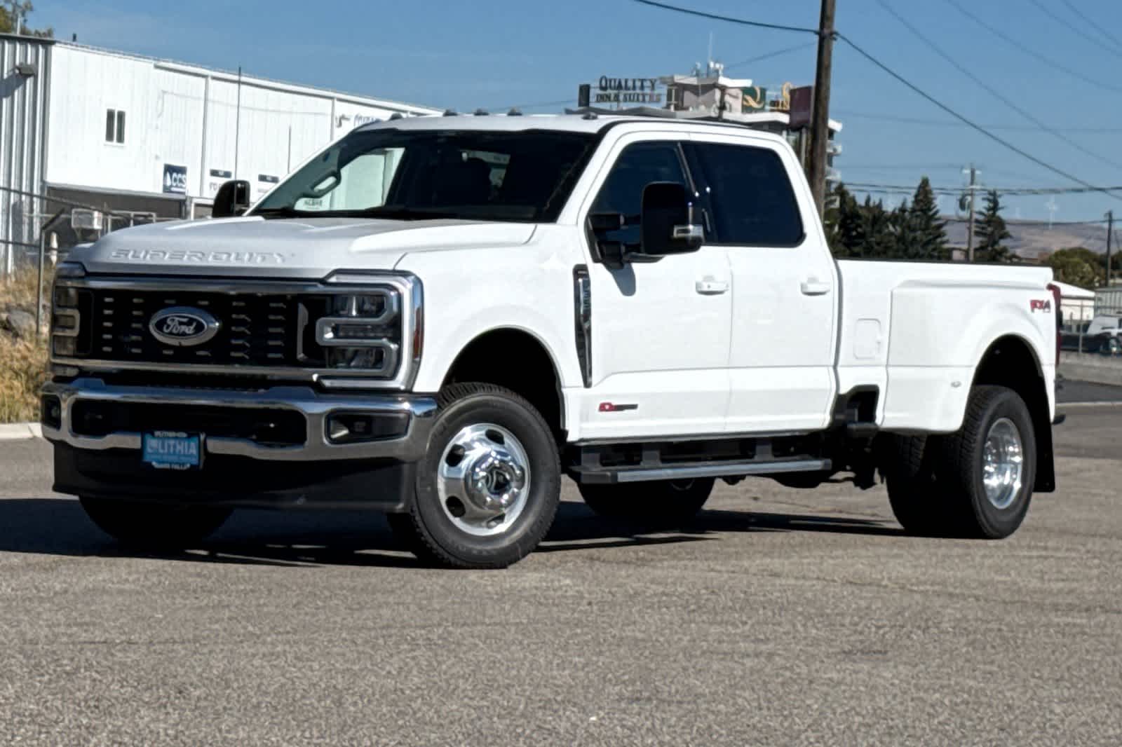 2027 Ford F-350 F-350&reg; Lariat&reg; Truck Crew Cab