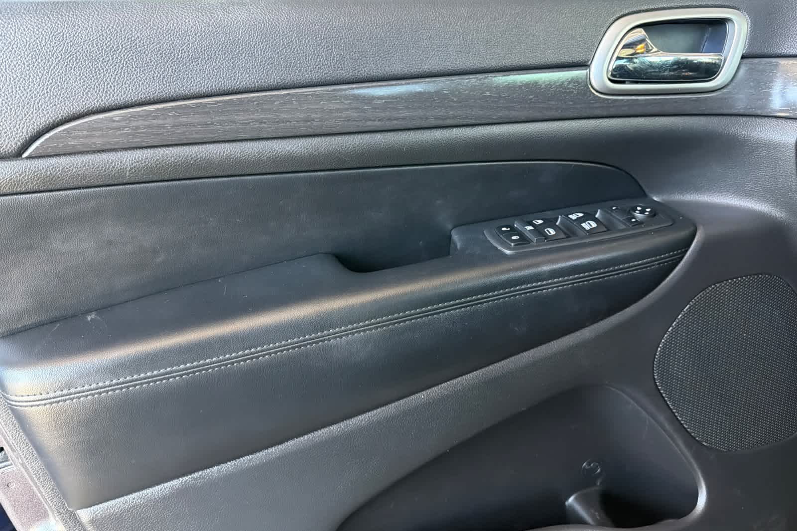 Thumbnail: 2018 Jeep Grand Cherokee - 12