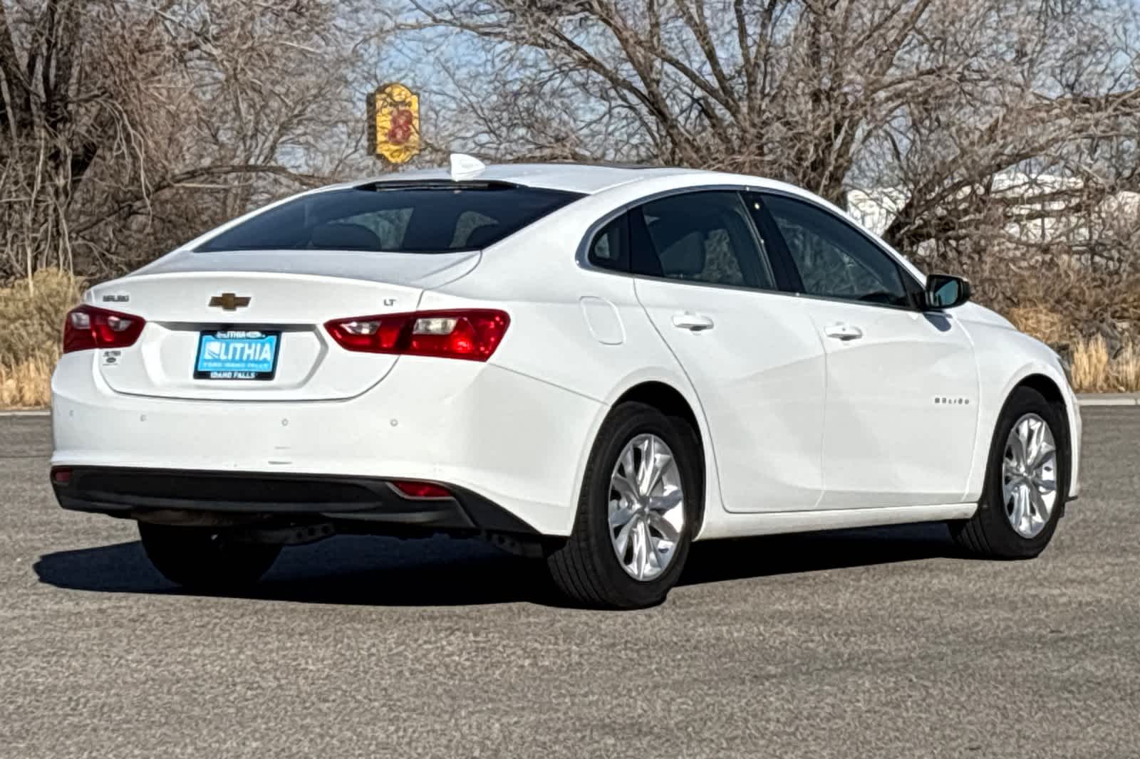 2024 Chevrolet Malibu 1LT photo 2