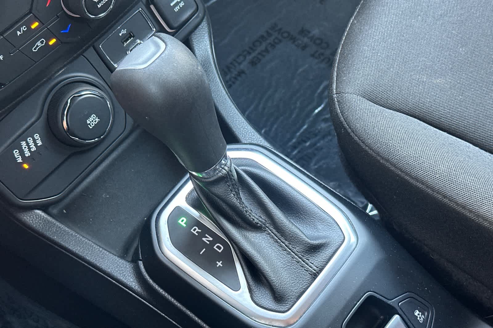 Thumbnail: 2018 Jeep Renegade - 21