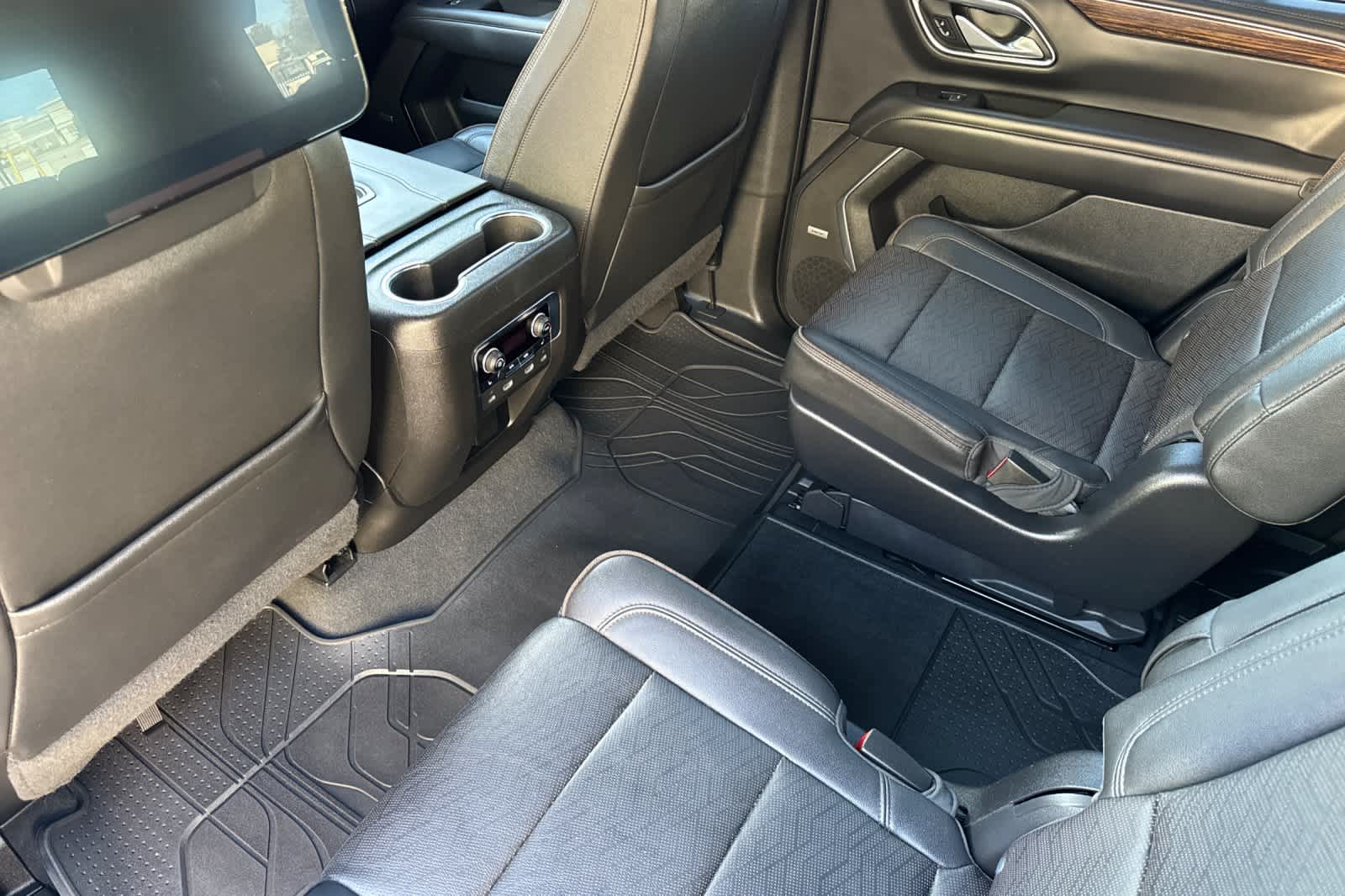 Thumbnail: 2022 Chevrolet Tahoe - 4