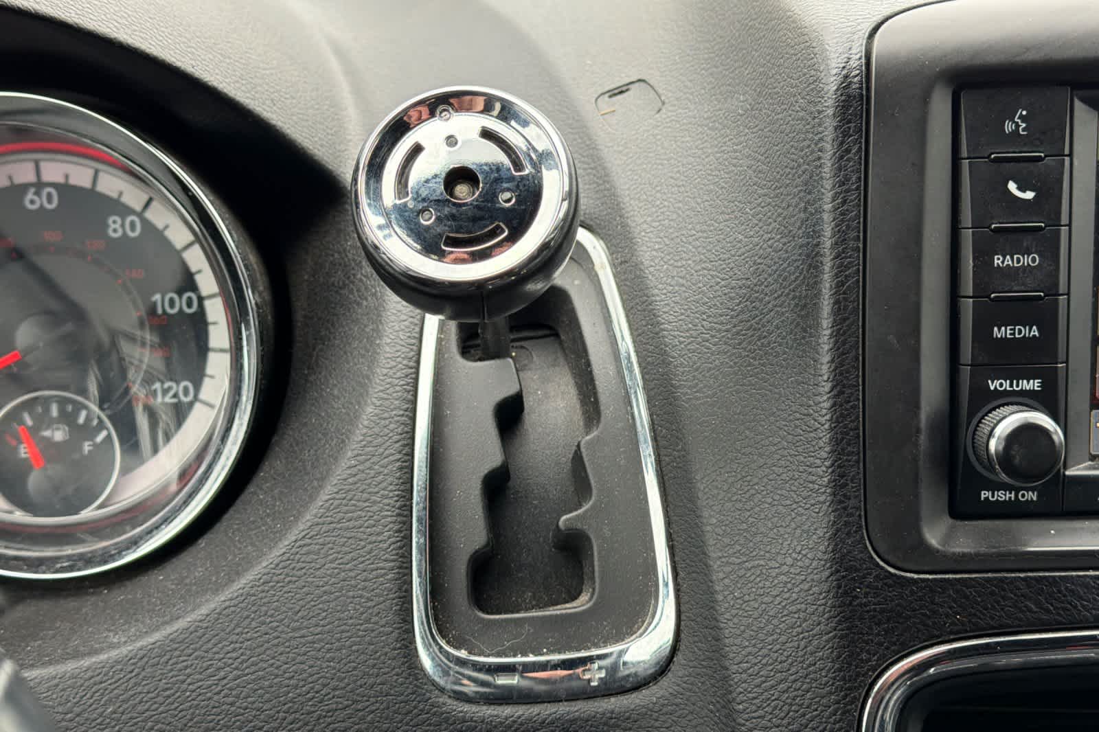 Thumbnail: 2015 Dodge Grand Caravan - 23